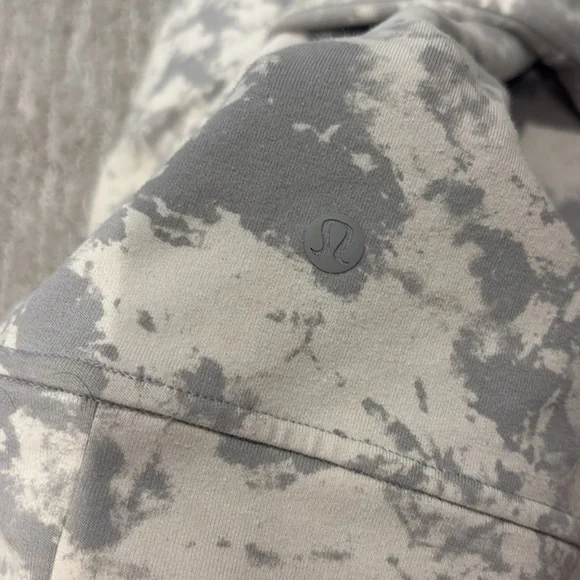 Lululemon Men’s Size M Gray and White Camouflage Hoodie - Picture 2 of 6